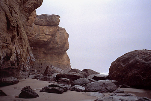 Just below Mo's West seafood
and chowder restaurant is a sea cave grotto with somber rocks and romantic sand cliffs