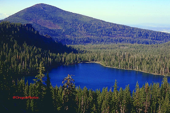 a beautiful Oregon Cascades mountain lake near Klamath Falls